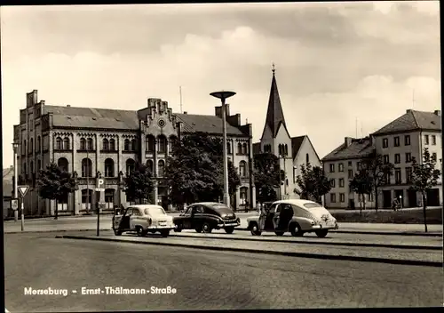Ak Merseburg an der Saale, Ernst Thälmann Straße, Taxistand, Kirche