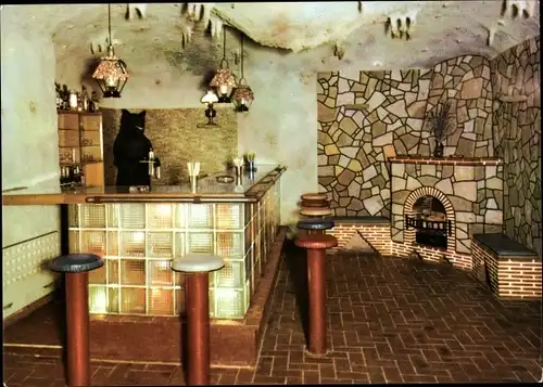 Ak Jeggeleben Kalbe in der Altmark, Ausflugsgaststätte Feine Sache, Inh. Werner Fehrmann, Kamin, Bär