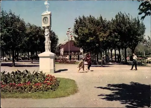 Ak Ostseebad Ahlbeck Heringsdorf auf Usedom, Platz, Uhr