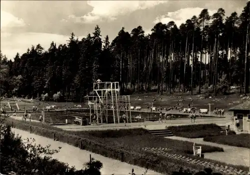 Ak Blankenhain in Thüringen, Waldbad, Sprungturm, Badegäste