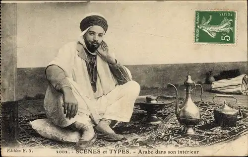 Ak Scenes et Types, Arabe dans son interieur, Mann mit Turban, Maghreb