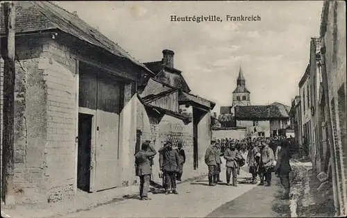 Ak Heutrégiville Marne, Straßenpartie, deutsche Soldaten, Kirche