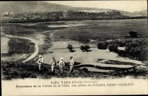 Ak Taza Marokko, Panorama de la Vallee et la Ville, vue prise du Djebel Kern Nesrani