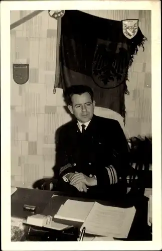 Foto Kapitänleutnant Jordan, Portrait in Uniform, 2. Komp. 3. Matr. Btl.