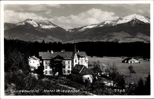 Ak Gnadenwald in Tirol, Kuranstalten, Panorama m. Alpen