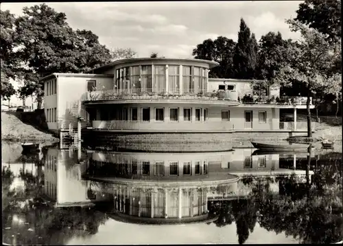 Ak Torgau an der Elbe, Terrassencafe, Wasserspiegelung