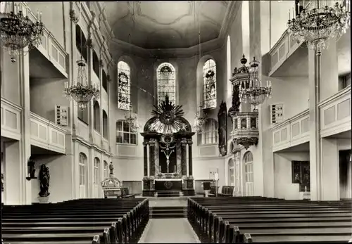 Ak Glauchau in Sachsen, Stadtkirche St. Georgen (1726-28), Altar, Bänke, Kanzel, Kronleuchter
