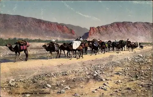 Ak Une caravane de nomades, des chameaux et des gens