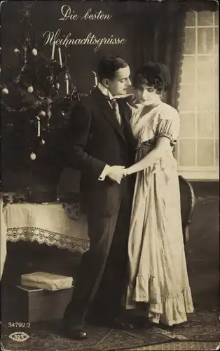 Ak Glückwunsch Weihnachten, Liebespaar, Tannenbaum