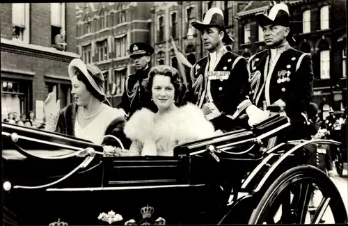 Ak Prinzessinnen Beatrix und Irene der Niederlande, Prinsjesdag 1958