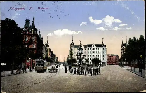 Ak Kaliningrad Königsberg Ostpreußen, Menschengruppe und Straßenbahn in Kaiserstraße