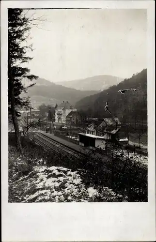 Foto Ak Stambach Elsass Bas Rhin, Ortsansicht mit Bahnhof, Gleisseite