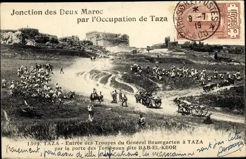 Ak Taza Marokko, Entree des Troupes du General Baumgarten par la porte des Tombeaux dite Bab-El-Kbor