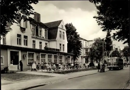 Ak Ostseebad Kühlungsborn, Promenaden Hotel, Terrasse, Autobus