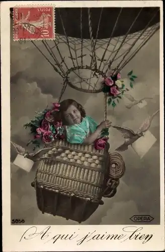Ak Mädchen im Heißluftballon, Brieftauben