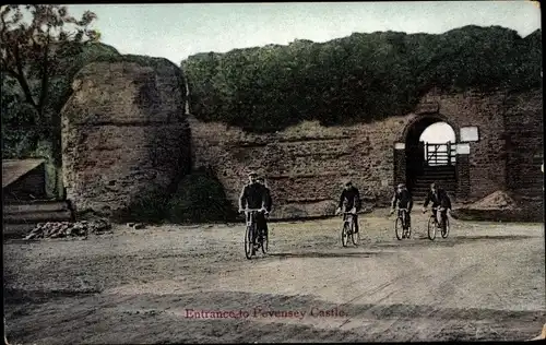 Ak Pevensey East Sussex England, Pevensey Castle, Entrance