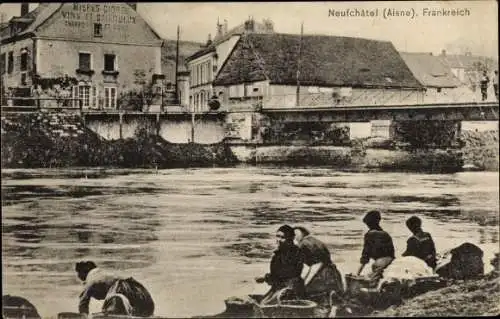 Ak Neufchâtel sur Aisne, Frauen am Ufer beim Wäsche waschen, Brücke