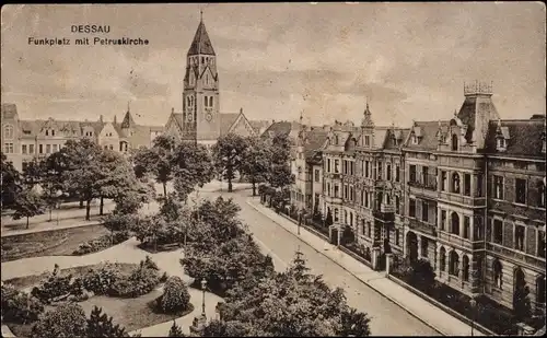 Ak Dessau in Sachsen Anhalt, Funkplatz mit Petruskirche