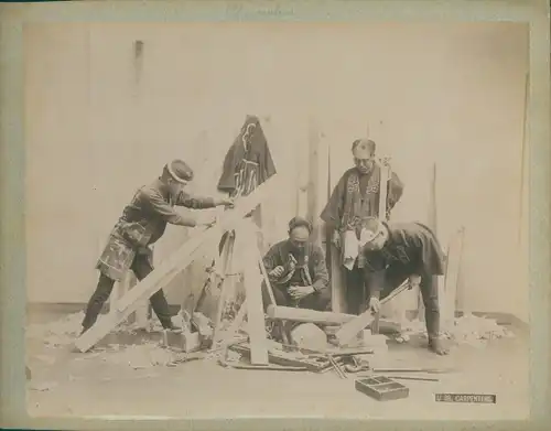 Foto Japanische Zimmermänner bei der Arbeit