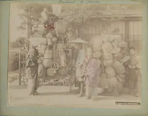 Foto Japanische Korbhändler in traditionellem Gewand, Mutter mit Kind, koloriert