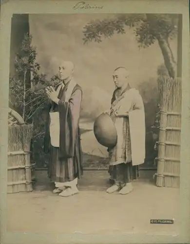 Foto Zwei Japanische Pilger beten, Portrait