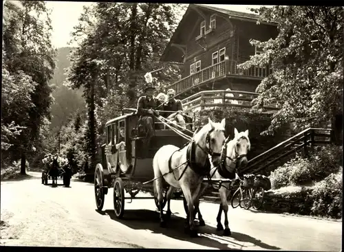 Ak Schwarzburg in Thüringen, Postkutsche im Schwarzatal mit HO Gaststätte Schweizerhaus