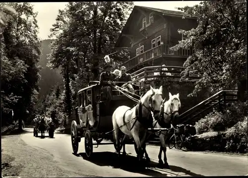 Ak Schwarzburg in Thüringen, Postkutsche im Schwarzatal mit HO Gaststätte Schweizerhaus