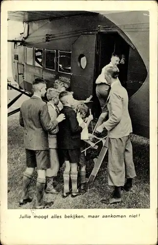 Ak Jullie moogt alles bekijken, Kinder besichtigen ein Flugzeug