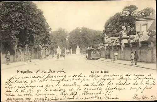 Ak Bruxelles Brüssel, La rue ducale, Straßenbahn