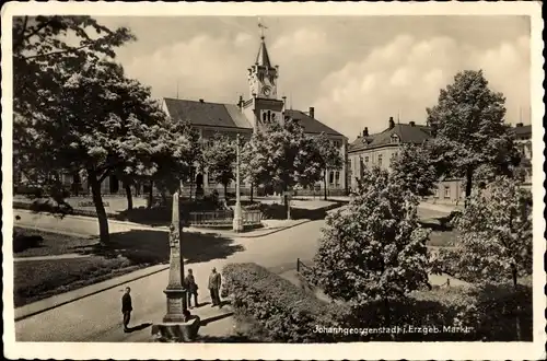 Ak Johanngeorgenstadt im Erzgebirge Sachsen, Markt und Kriegerdenkmal, Kirche