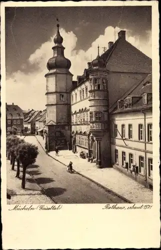 Ak Mücheln im Saalekreis, Blick auf das Rathaus, Straßenpartie