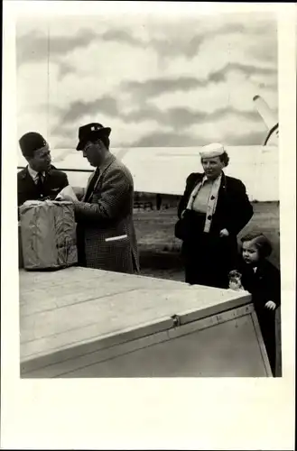 Ak Sion Sitten Kt. Wallis, Juliana der Niederlande, Margriet, Bernhard, Flughafen, 1947