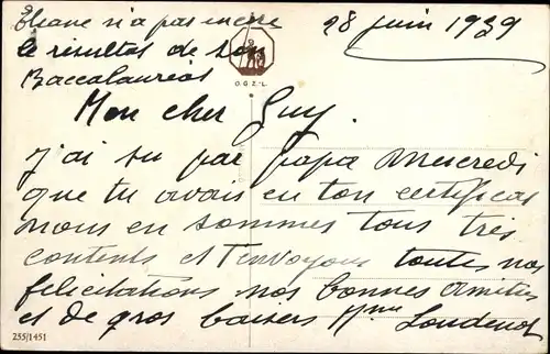 Ak Dorfansicht, Bauernhaus, Hühner auf der Wiese