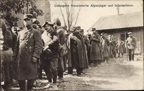 Ak Kriegsgefangene französische Alpenjäger und Infanteristen, I WK