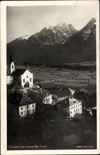 Ak Dölsach Tirol, Blick auf den Ort, Gebirge