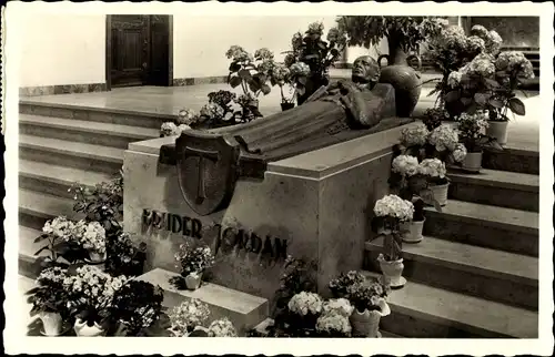 Ak Dortmund im Ruhrgebiet, Franziskanerkirche, Grab des Bruders Jordan
