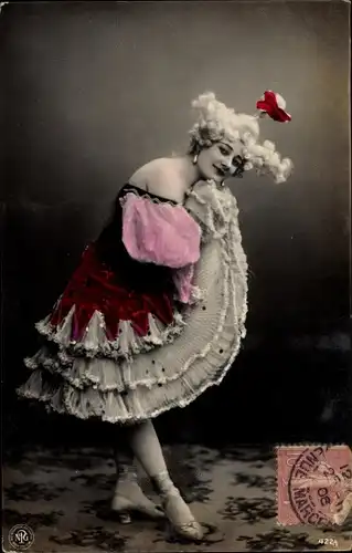 Ak Frau in Kleid, Portrait, Frisur