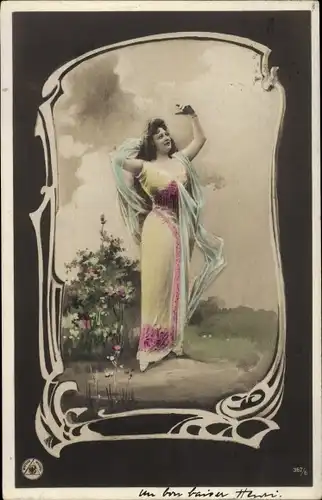Passepartout Ak Frau in Kleid, Portrait