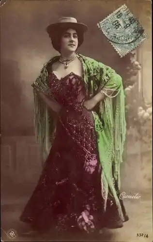 Ak Frau in Kleid, Portrait, Hut, Carmela
