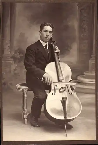 Foto Mann mit Cello, Musiker, Portrait