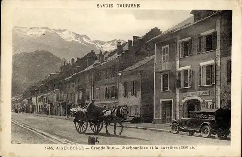 Ak Aiguebelle Savoie, Grande Rue, Charbonniere et la Lauziere