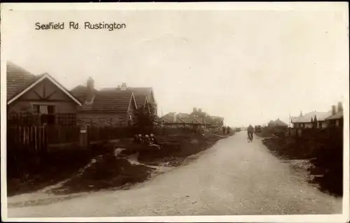 Foto Ak Rustington Sussex England, Seafield Road