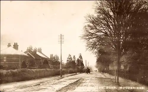 Foto Ak Woodbridge Suffolk England, Straßenpartie im Ort