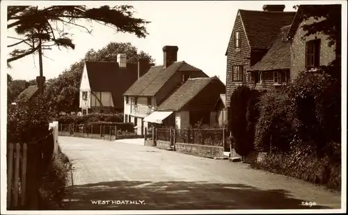 Ak West Hoathly Sussex, Straßenpartie im Ort