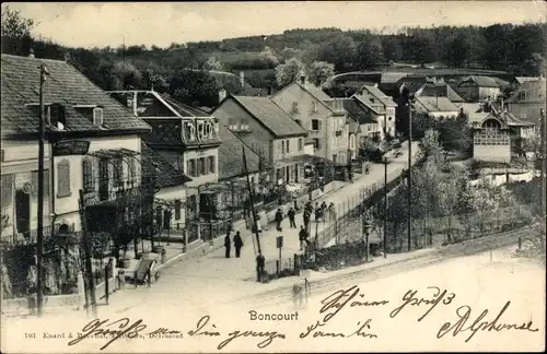 Ak Boncourt Kanton Jura, Totalansicht der Ortschaft, Bahnschienen, Bahnübergang