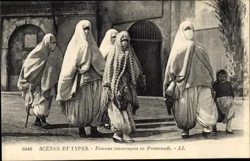 Ak Scenes et Types, Femmes mauresques en Promenade, verschleierte Frauen, Maghreb