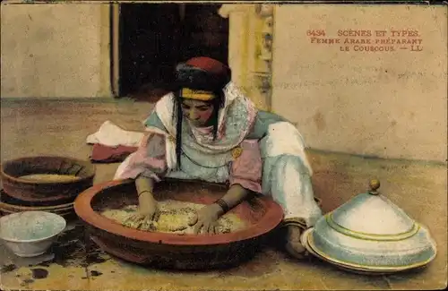 Ak Scenes et Types, Femme Arabe preparant le Couscous, Maghreb