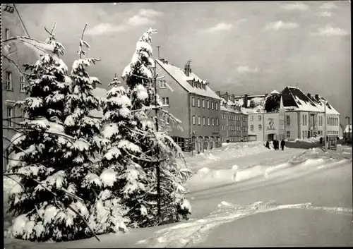 Ak Johanngeorgenstadt im Erzgebirge, Neustadt, Leninstraße, Winter, Schnee