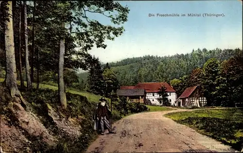 Ak Eisenberg in Thüringen, Wegpartie an der Froschmühle im Mühltal, Wanderer