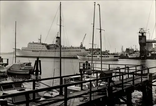 Ak Stralsund in Vorpommern, Im Hafen, Dampfer